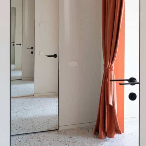 mirror-doors-500x500